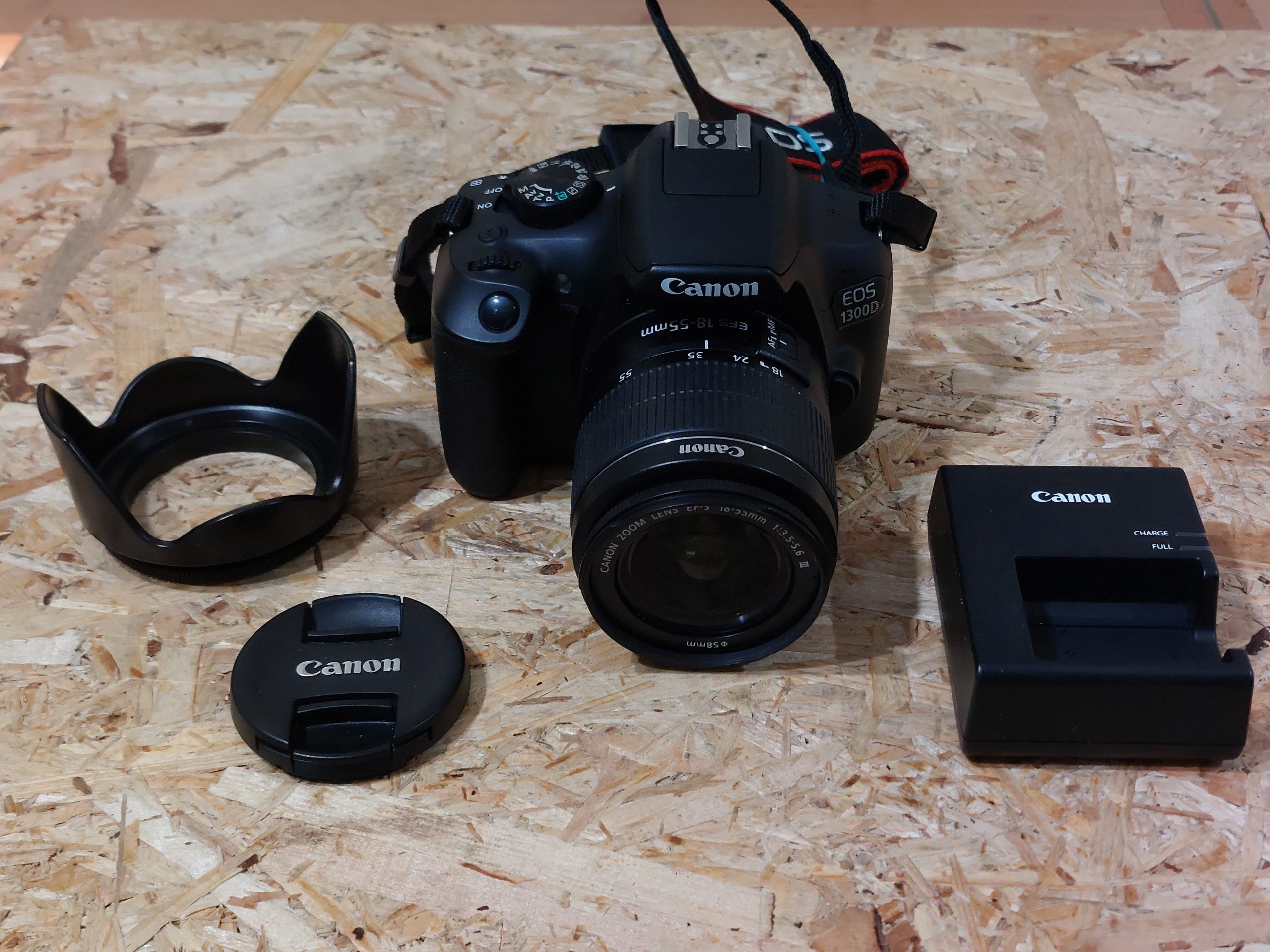 Canon EOS1300D fényképezőgép
